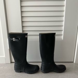 Black Hunter Rain Boots! LIKE NEW 😊